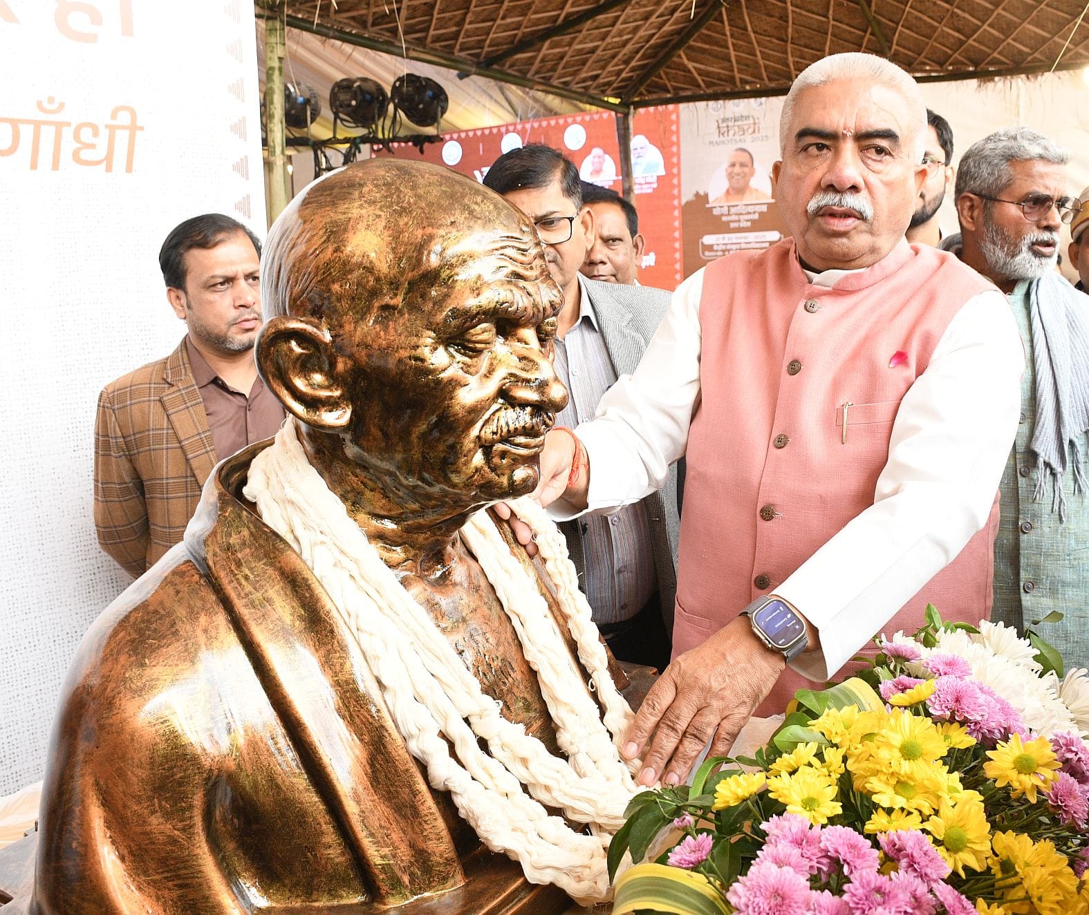 गोमतीनगर स्थित केंद्रीय संस्कृत विश्वविद्यालय परिसर में शुक्रवार से शुरू हुआ 10 दिवसीय खादी महो