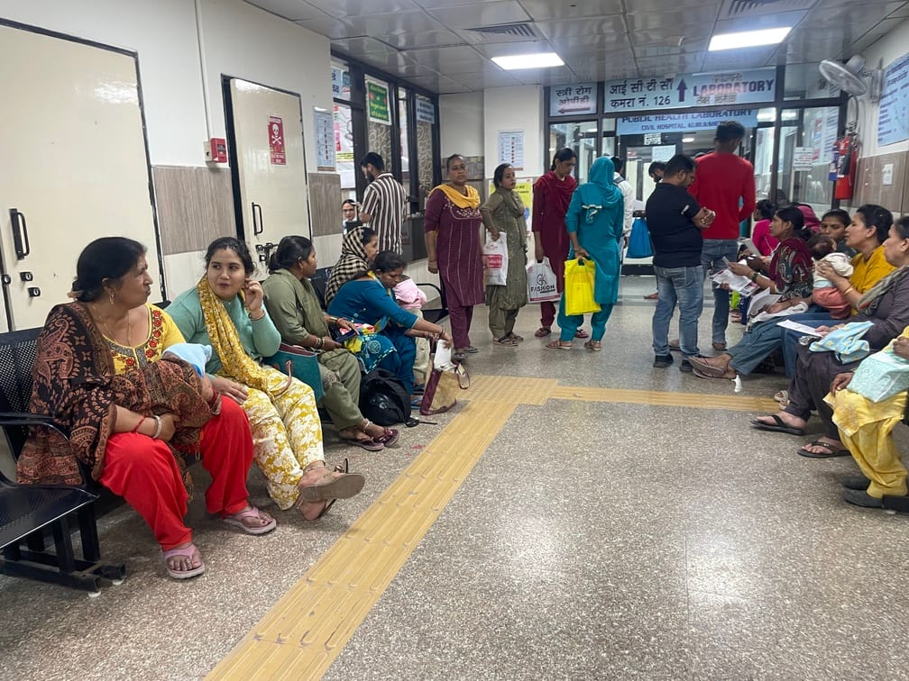 कुरुक्षेत्र। जिला अस्पताल में इलाज के लिए पहुंचे मरीज। संवाद