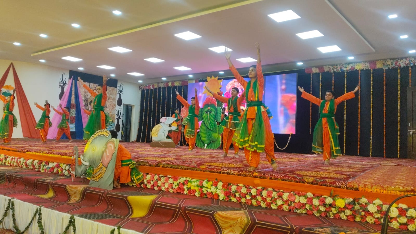 कुरुक्षेत्र। वार्षिक उत्सव में गणेश वंदना पर प्रस्तुति देते विद्यार्थी। संवाद