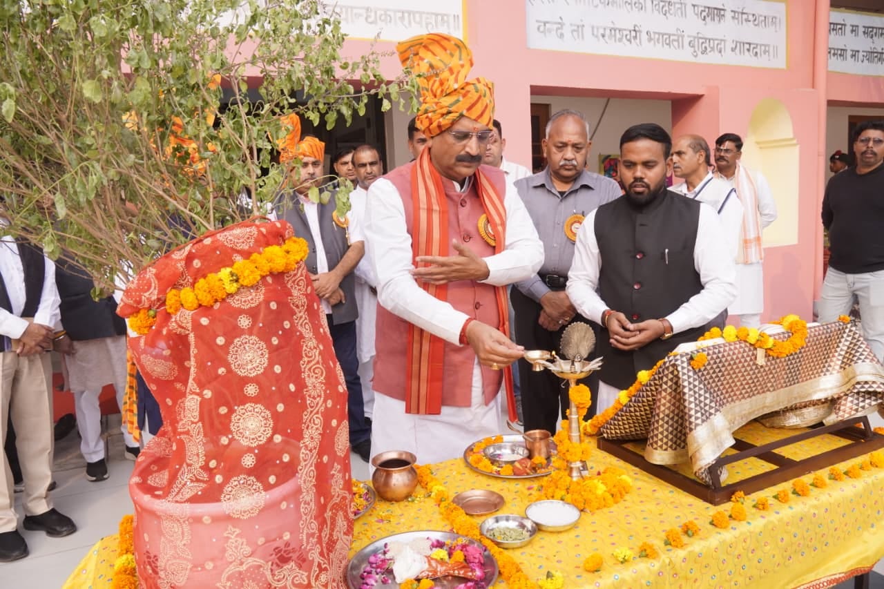 कुरुक्षेत्र। वार्षिक उत्सव में गणेश वंदना पर प्रस्तुति देते विद्यार्थी। संवाद