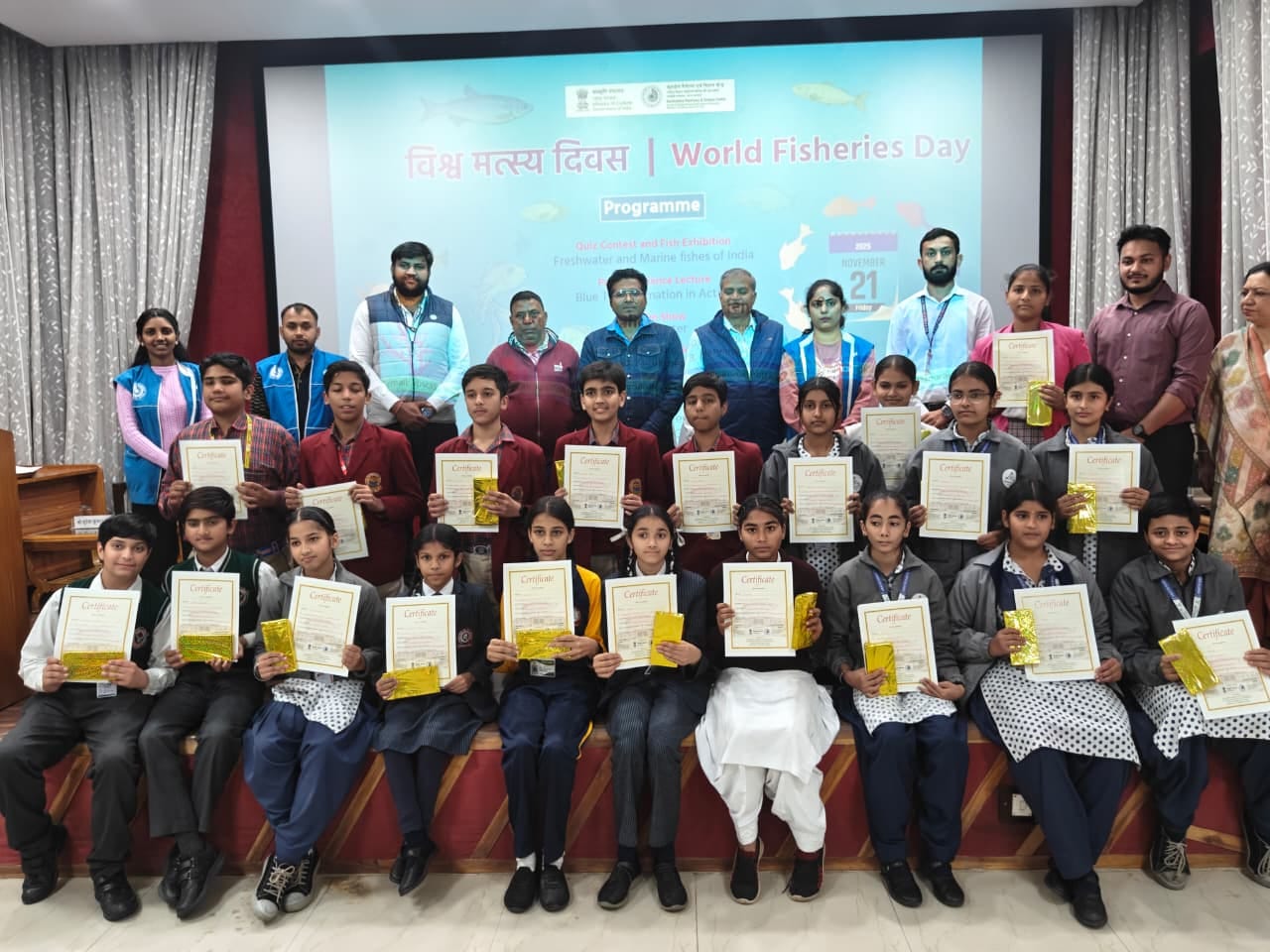 कुरुक्षेत्र। विजेताओं को सम्मानित करते अतिथि। स्वयं