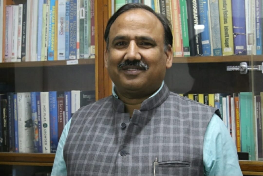 निसा अध्यक्ष कुलभूषण शर्मा शिक्षा प्रचारक के प्रतिष्ठित सम्मान से सम्मानित हुए। फाइल फोटो