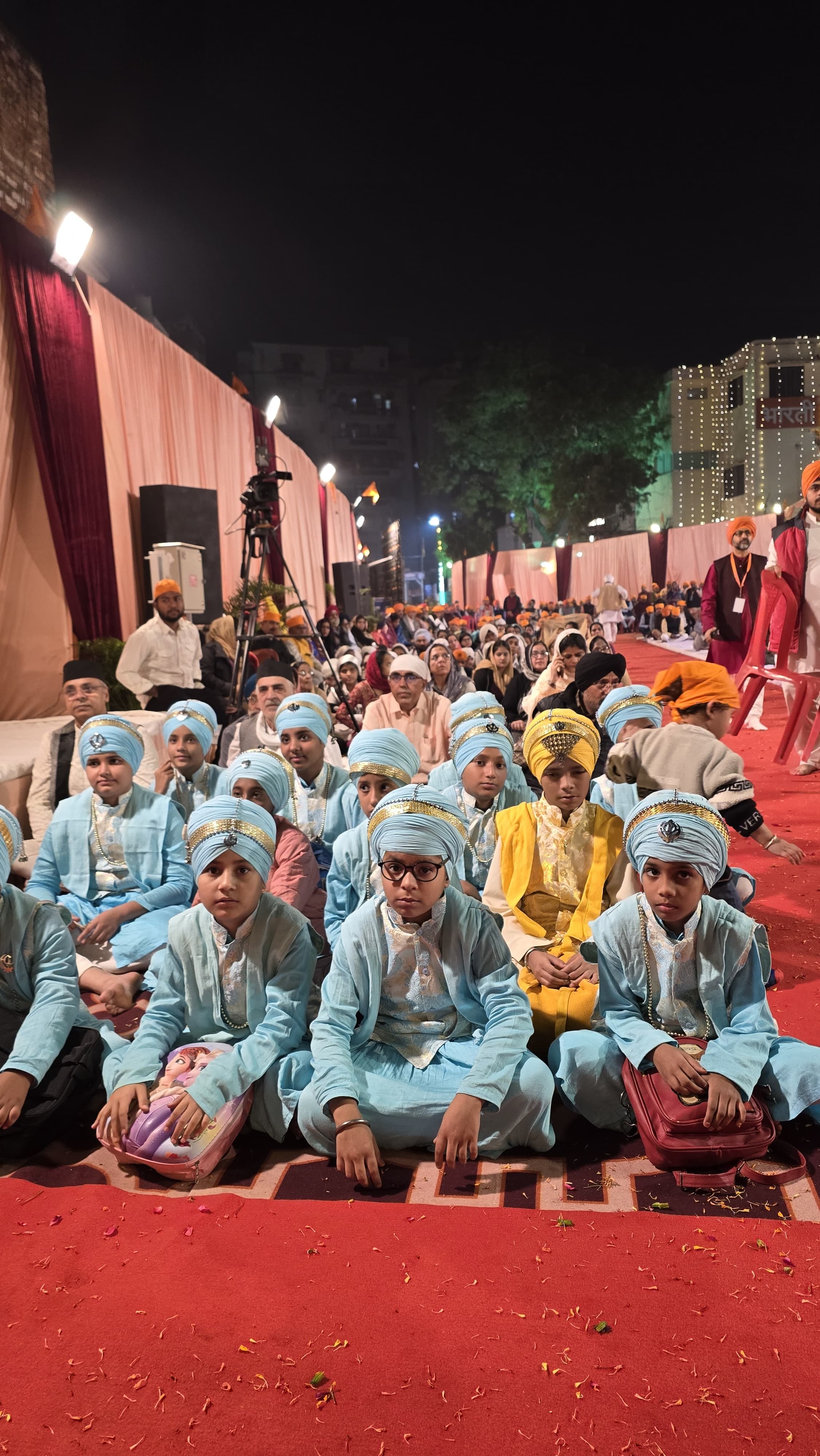 सिखों के नौवें गुरु तेगबहादुर साहिब के 350वें शहीदी पर्व के उपलक्ष्य में शुक्रवार को राजेंद्रन सिखों के नौवें गुरु तेगबहादुर साहिब के 350वें शहीदी पर्व के उपलक्ष्य में शुक्रवार को राजेंद्रन