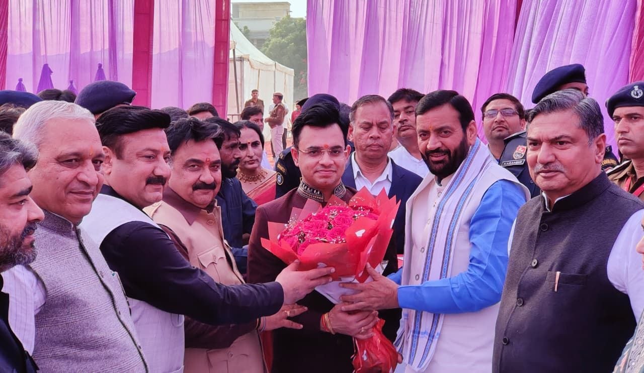 23जेएनडी31: शादी समारोह में मुख्यमंत्री नायब सिंह सैनी व नेता प्रतिपक्ष भूपेंद्र सिंह हुडा एक स 23जेएनडी31: शादी समारोह में मुख्यमंत्री नायब सिंह सैनी व नेता प्रतिपक्ष भूपेंद्र सिंह हुडा एक स