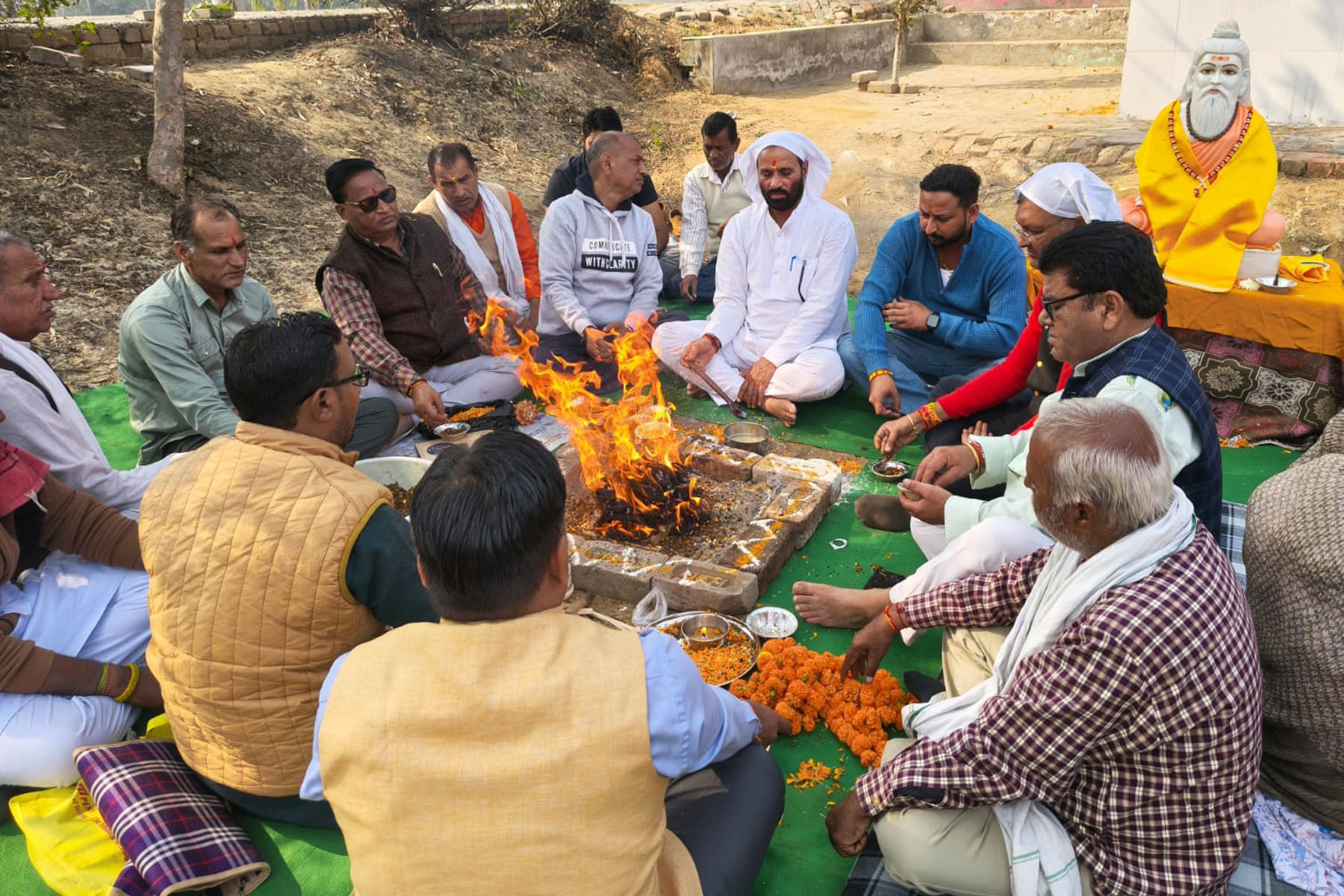 23केएलटी1: नगर में कपिल जी के श्री विग्रह की निकाली जा रही शोभा यात्रा 23केएलटी1: नगर में कपिल जी के श्री विग्रह की निकाली जा रही शोभा यात्रा