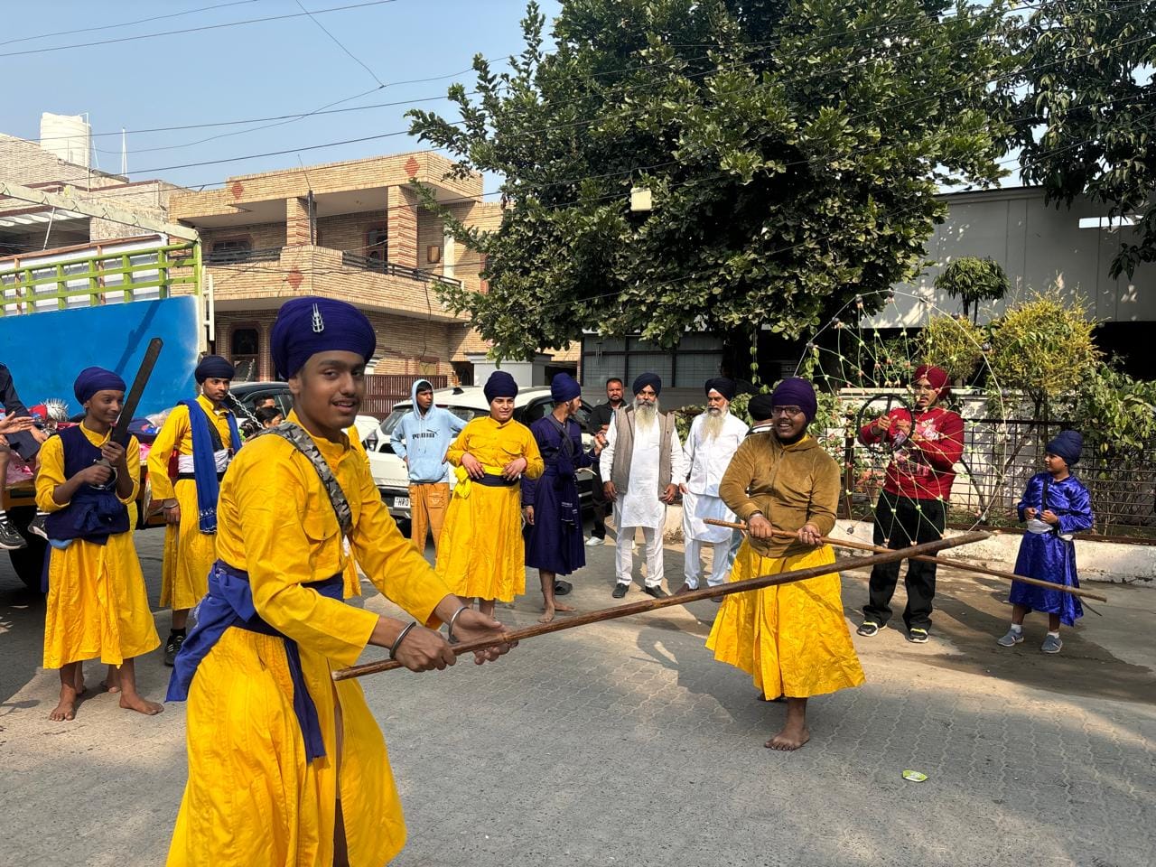 अंबाला सिटी के गुरुद्वारा श्री लखनौर से आरंभ हुई शहीदी यात्रा के दौरान गुरु चरणों में नतमस्तक ह