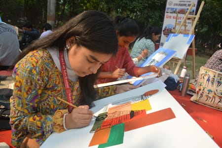 छात्रों ने कैनवास पर उकेरीं प्राकृतिक व सांस्कृतिक धरोहरें छात्रों ने कैनवास पर उकेरीं प्राकृतिक व सांस्कृतिक धरोहरें