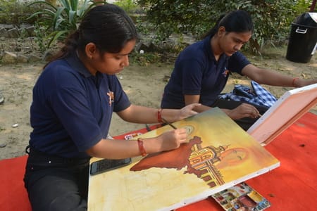 छात्रों ने कैनवास पर उकेरीं प्राकृतिक व सांस्कृतिक धरोहरें छात्रों ने कैनवास पर उकेरीं प्राकृतिक व सांस्कृतिक धरोहरें