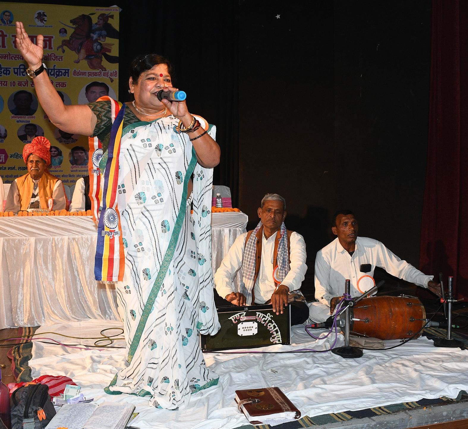 गोमतीनगर सि्थत अंतरराष्ट्रीय बौद्ध शोध संस्थान में शनिवार को वीरांगना झलकारी बाई जयंती और वैवाह गोमतीनगर सि्थत अंतरराष्ट्रीय बौद्ध शोध संस्थान में शनिवार को वीरांगना झलकारी बाई जयंती और वैवाह