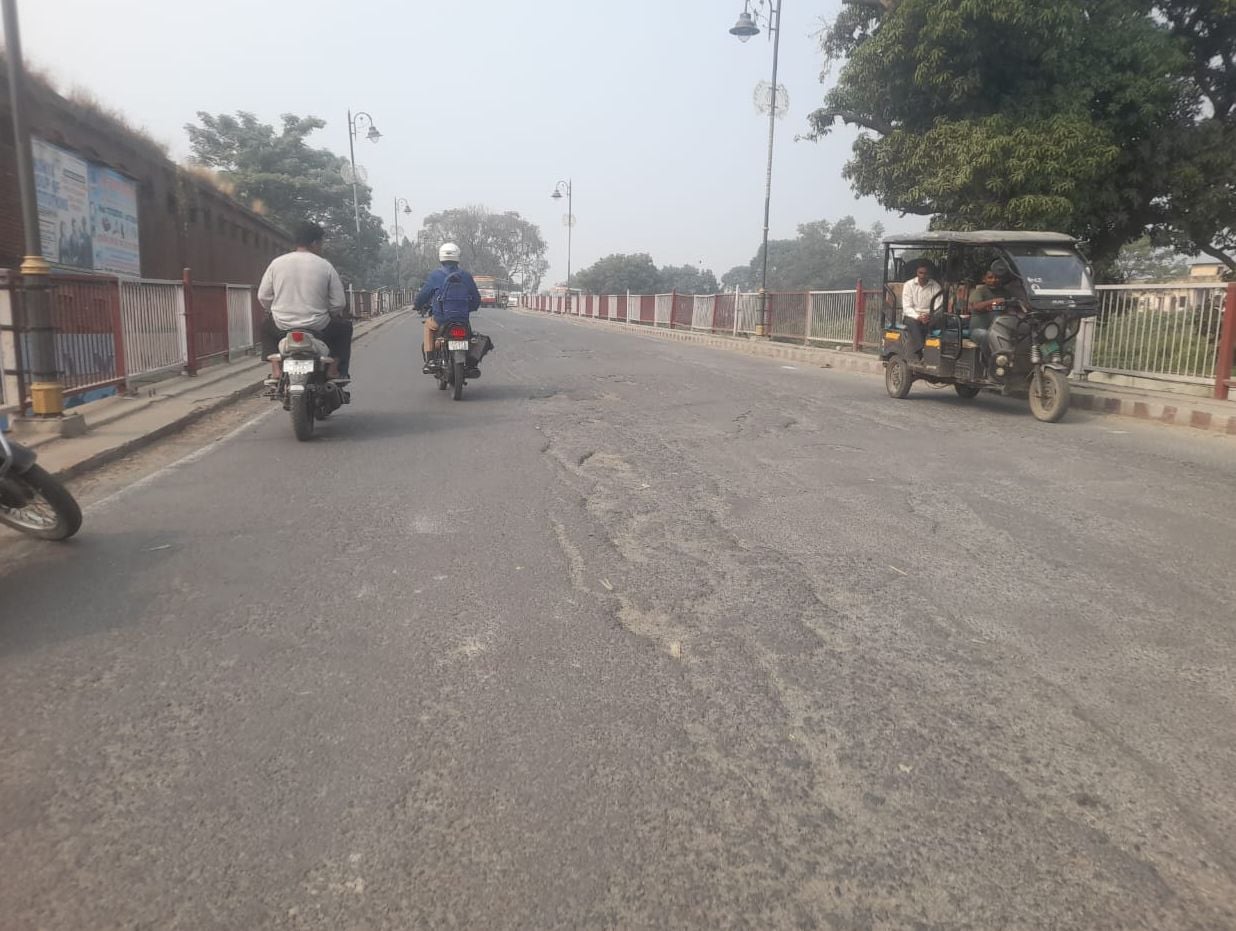 हरदोई बाईपास ओवरब्रिज पर हाईमास्ट लाइट खराब। संवाद हरदोई बाईपास ओवरब्रिज पर हाईमास्ट लाइट खराब। संवाद