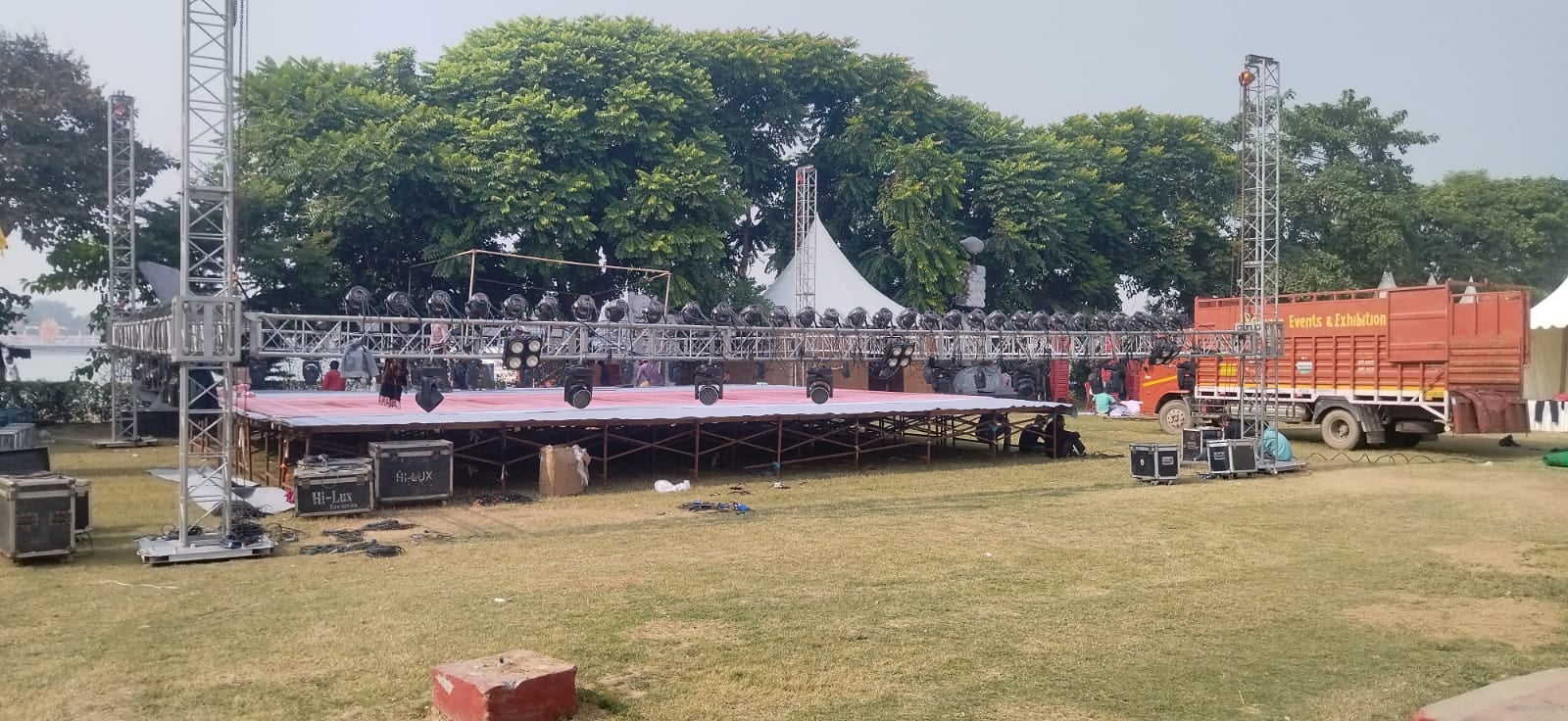 कुरुक्षेत्र। अंतरराष्ट्रीय गीता महोत्सव में सहभागी राज्य मध्यप्रदेश के पवेलियन में सजाया जा रहा