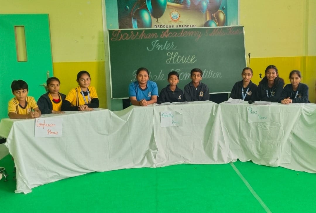 कैथल। दर्शन अकादमी में प्रतियोगिता में भाग लेते विद्यार्थी। कैथल। दर्शन अकादमी में प्रतियोगिता में भाग लेते विद्यार्थी।