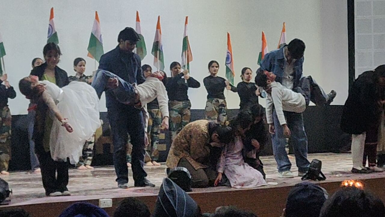 पुंछ लिंक अप दिवस पर घुड़दोड़ मं भाग लेते स्थानिय लोग