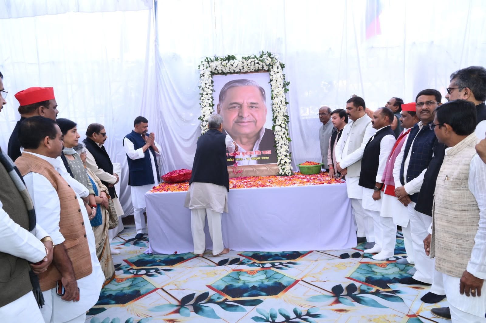 पूर्व मुख्यमंत्री पद्म विभूषण मुलायम सिंह यादव की जयंती पर शनिवार को पार्टी के महानगर कार्यालय पूर्व मुख्यमंत्री पद्म विभूषण मुलायम सिंह यादव की जयंती पर शनिवार को पार्टी के महानगर कार्यालय