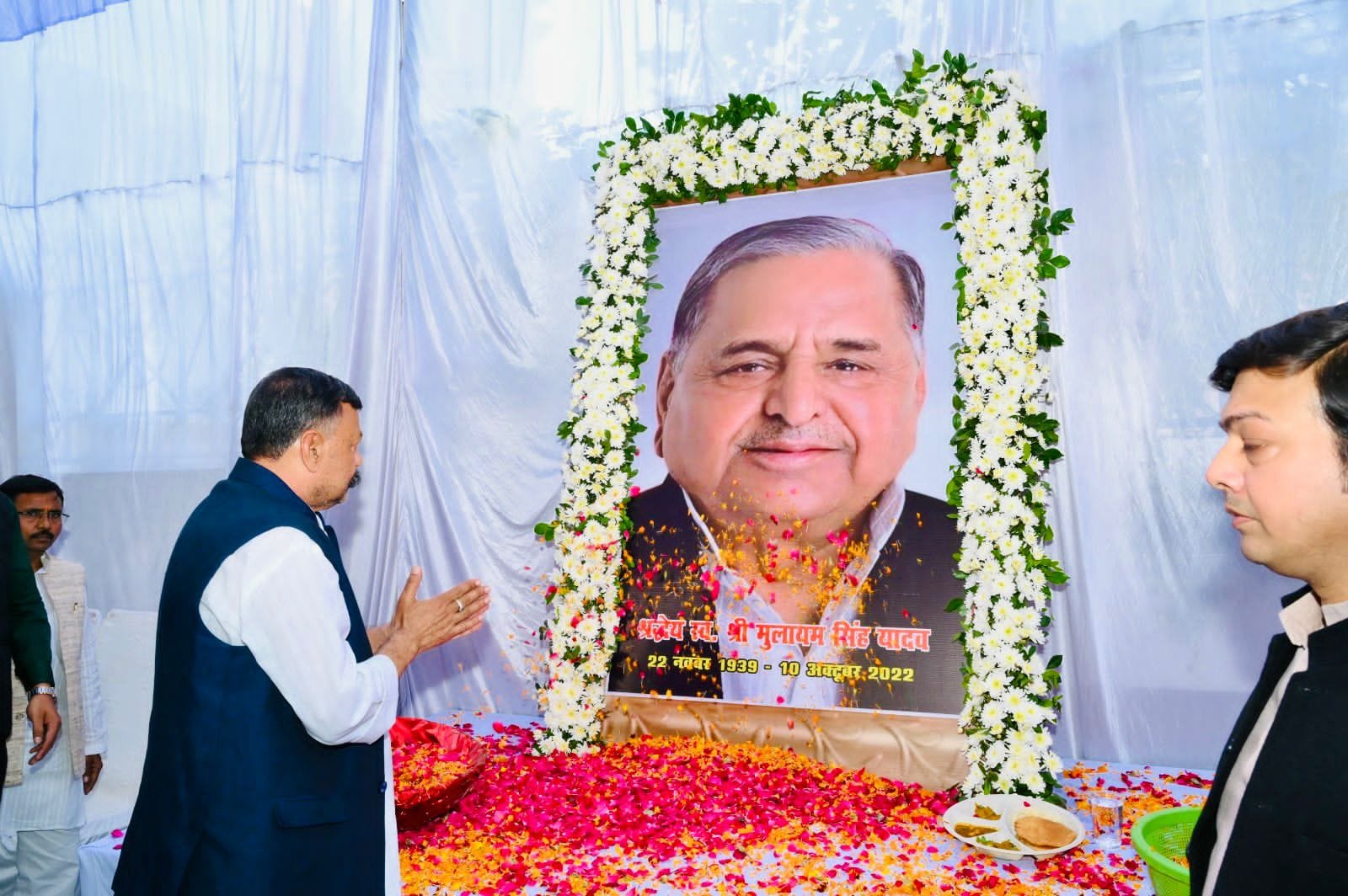 पूर्व मुख्यमंत्री पद्म विभूषण मुलायम सिंह यादव की जयंती पर शनिवार को पार्टी के महानगर कार्यालय पूर्व मुख्यमंत्री पद्म विभूषण मुलायम सिंह यादव की जयंती पर शनिवार को पार्टी के महानगर कार्यालय