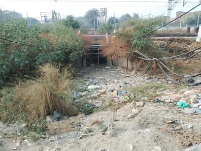 राज नगर रेलवे अंडरपास में चल रहा निर्माण कार्य। संवाद राज नगर रेलवे अंडरपास में चल रहा निर्माण कार्य। संवाद