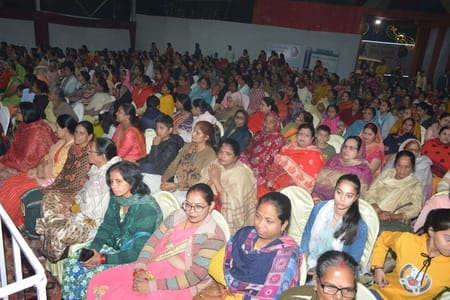 राजाजीपुरम सि्थत बाबा की बगिया में चल रही श्रीमद्भागवत कथा के सातवें यानी आखिरी दिन शनिवार को भ
