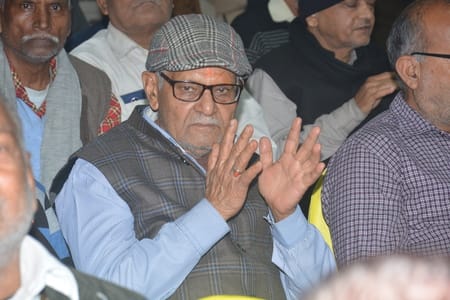 राजाजीपुरम सि्थत बाबा की बगिया में चल रही श्रीमद्भागवत कथा के सातवें यानी आखिरी दिन शनिवार को भ