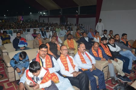 राजाजीपुरम सि्थत बाबा की बगिया में चल रही श्रीमद्भागवत कथा के सातवें यानी आखिरी दिन शनिवार को भ