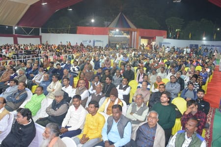 राजाजीपुरम सि्थत बाबा की बगिया में चल रही श्रीमद्भागवत कथा के सातवें यानी आखिरी दिन शनिवार को भ