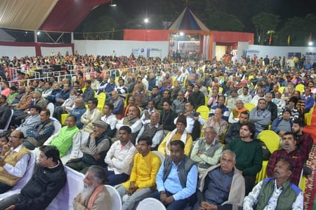 राजाजीपुरम सि्थत बाबा की बगिया में चल रही श्रीमद्भागवत कथा के सातवें यानी आखिरी दिन शनिवार को भ