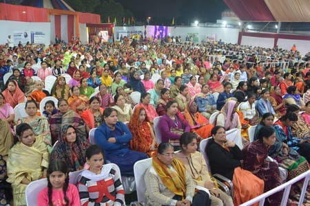 राजाजीपुरम सि्थत बाबा की बगिया में चल रही श्रीमद्भागवत कथा के सातवें यानी आखिरी दिन शनिवार को भ