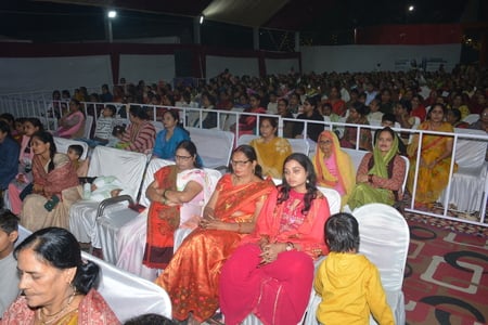 राजाजीपुरम सि्थत बाबा की बगिया में चल रही श्रीमद्भागवत कथा के सातवें यानी आखिरी दिन शनिवार को भ