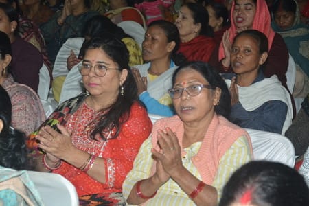 राजाजीपुरम सि्थत बाबा की बगिया में चल रही श्रीमद्भागवत कथा के सातवें यानी आखिरी दिन शनिवार को भ