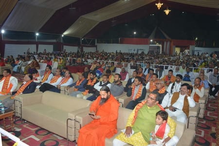 राजाजीपुरम सि्थत बाबा की बगिया में चल रही श्रीमद्भागवत कथा के सातवें यानी आखिरी दिन शनिवार को भ