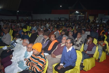 राजाजीपुरम सि्थत बाबा की बगिया में चल रही श्रीमद्भागवत कथा के सातवें यानी आखिरी दिन शनिवार को भ