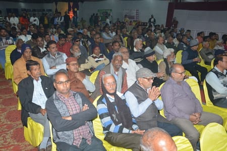 राजाजीपुरम सि्थत बाबा की बगिया में चल रही श्रीमद्भागवत कथा के सातवें यानी आखिरी दिन शनिवार को भ