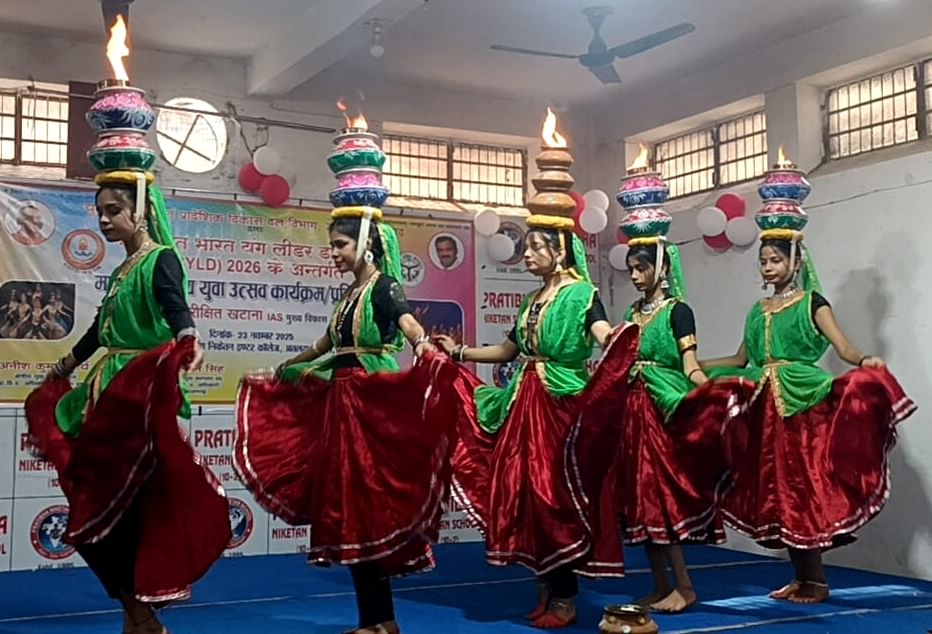 12 प्रतिभा निकेतन में मंडल स्तरीय युवा उत्सव एवं साइंस मेला में सांस्कृतिक कार्यक्रम प्रस्तुत क