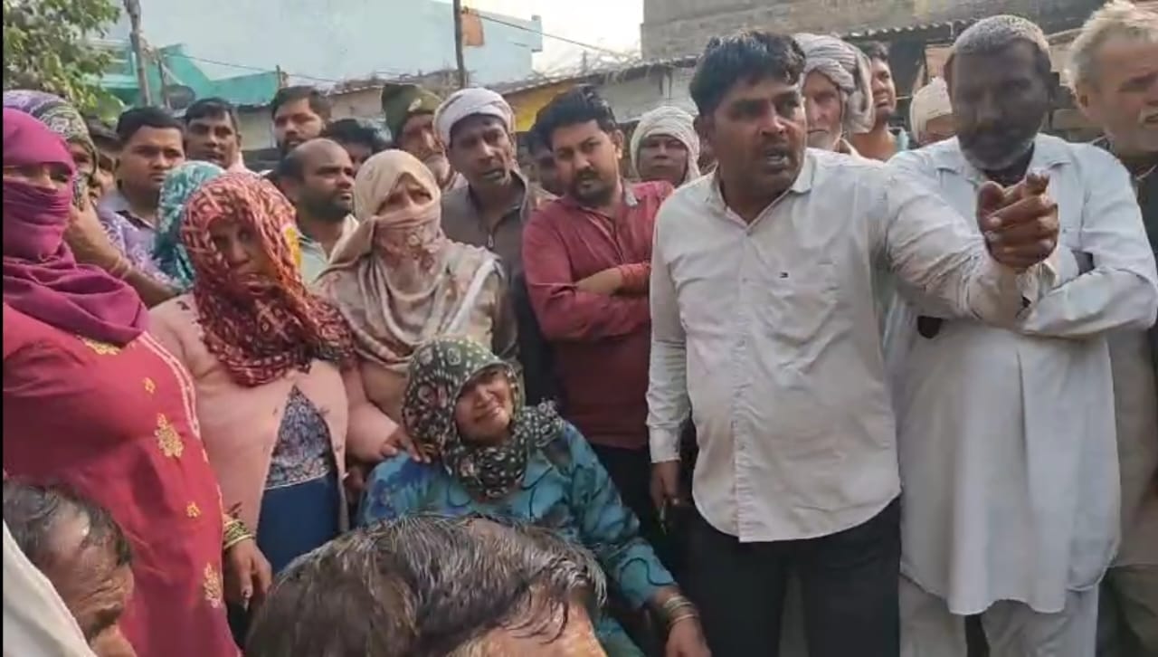 15 इस्माईला में बुजुर्ग किसान की हत्या की जांच करती पुलिस व एफएसएल की टीम। संवाद 15 इस्माईला में बुजुर्ग किसान की हत्या की जांच करती पुलिस व एफएसएल की टीम। संवाद