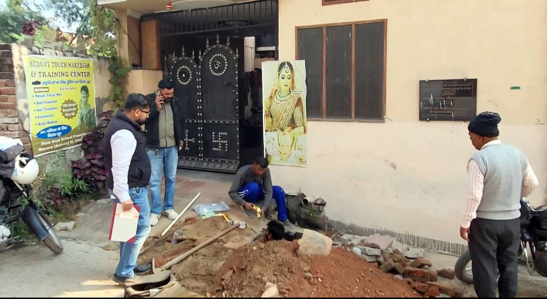 बराड़ा के रिहायशी क्षेत्रों का दौरा करती प्रशासन की संयुक्त टीम। संवाद बराड़ा के रिहायशी क्षेत्रों का दौरा करती प्रशासन की संयुक्त टीम। संवाद