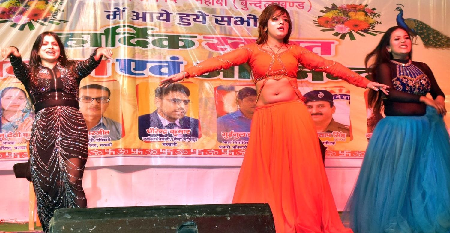 फोटो 23 एमएएचपी 17 परिचय-कार्यक्रम में मयूर नृत्य की प्रस्तुति देते कलाकार। संवाद फोटो 23 एमएएचपी 17 परिचय-कार्यक्रम में मयूर नृत्य की प्रस्तुति देते कलाकार। संवाद