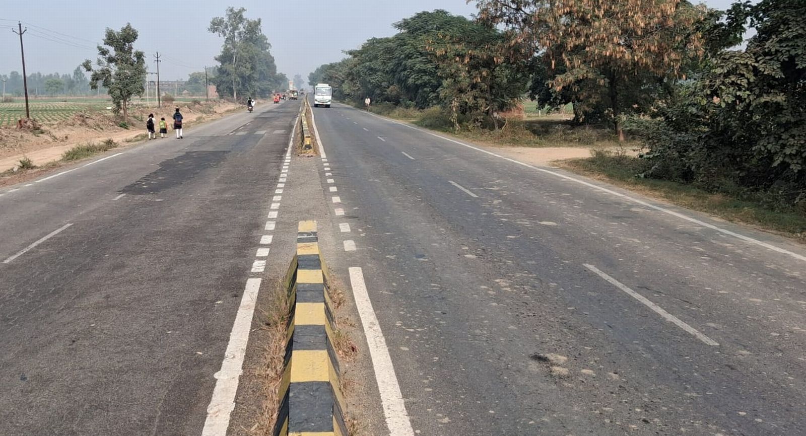 हाईवे पर मुडिया के पास अवैध कट। संवाद