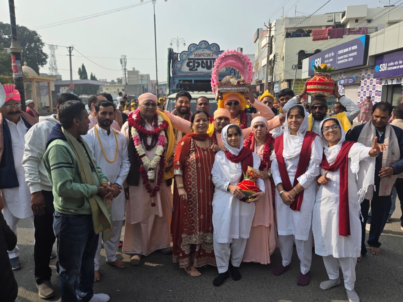 कुरुक्षेत्र। कलश यात्रा में हिस्सा लेती महिला श्रद्धालु। विज्ञप्ति कुरुक्षेत्र। कलश यात्रा में हिस्सा लेती महिला श्रद्धालु। विज्ञप्ति