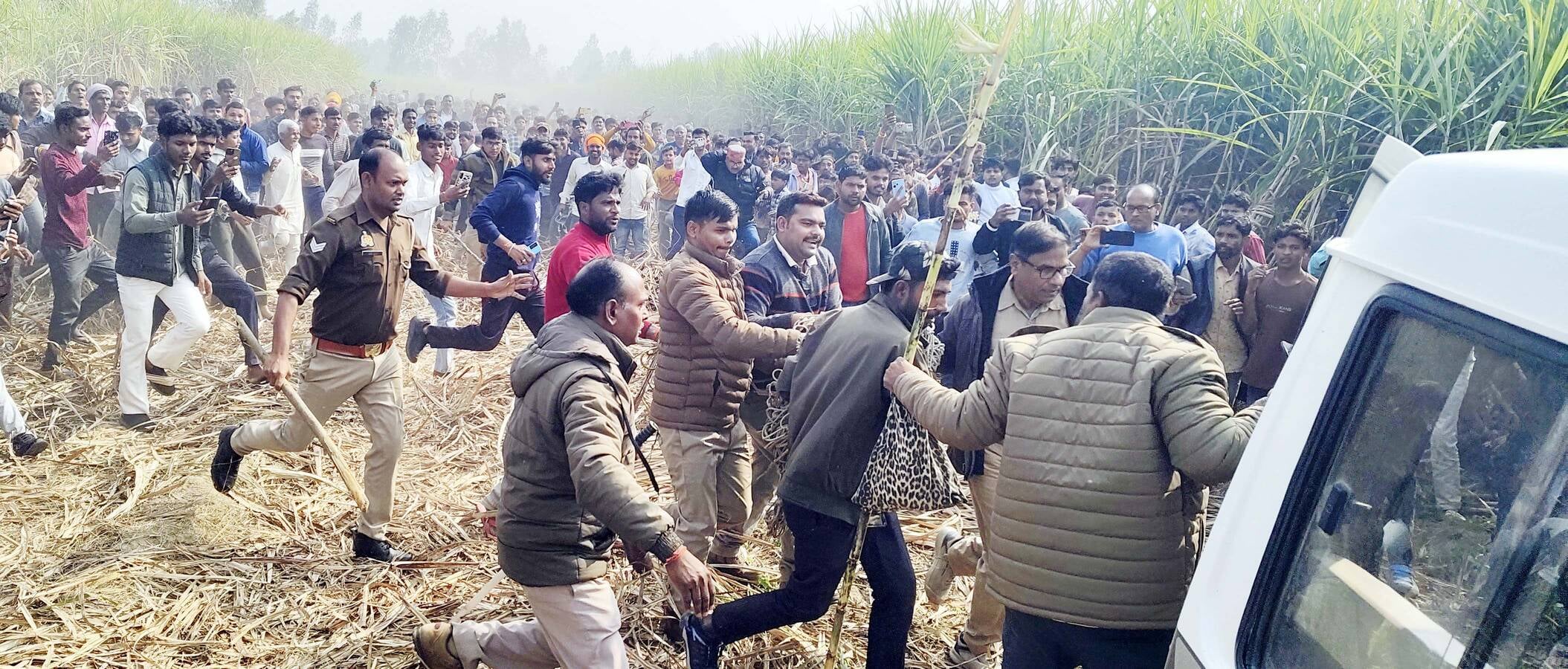 खुटार के गांव सौंफरी में कुएं में गिरा तेंदुए का शावक। संवाद खुटार के गांव सौंफरी में कुएं में गिरा तेंदुए का शावक। संवाद