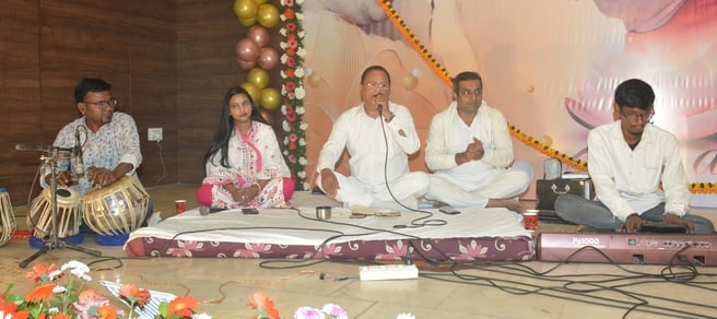 लालबाग सि्थत हरिओम मंदिर में रविवार को साईं भगवान की 100वीं जयंती मनाई गई। लालबाग सि्थत हरिओम मंदिर में रविवार को साईं भगवान की 100वीं जयंती मनाई गई।