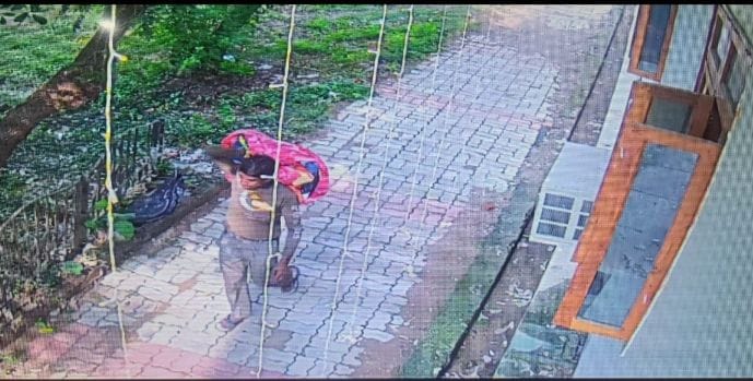 पीजीआई के वैज्ञानिक एस के सेंथिल का परिवार जो पुलिस के खुलासे से दुखी है।