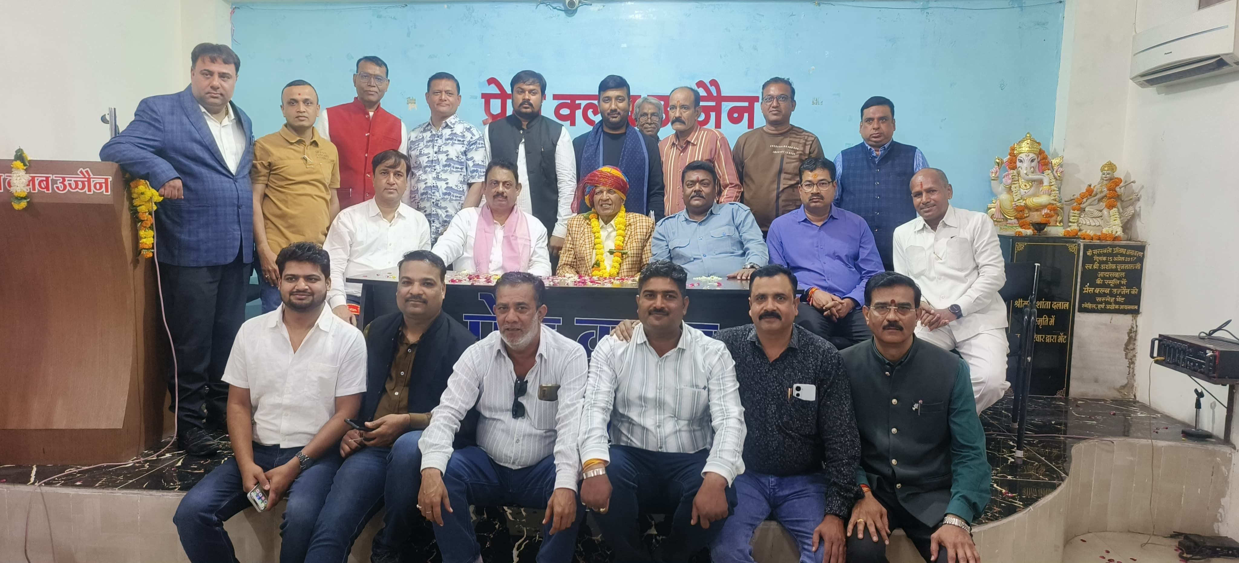 सर्वानुमति से चुनी गई नई टीम