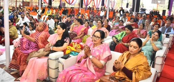 श्री श्याम मंदिर में श्रीमद्भागवत कथा के दूसरे दिन रविवार को कथावाचक किरीट भाई ने भक्ति का महत् श्री श्याम मंदिर में श्रीमद्भागवत कथा के दूसरे दिन रविवार को कथावाचक किरीट भाई ने भक्ति का महत्
