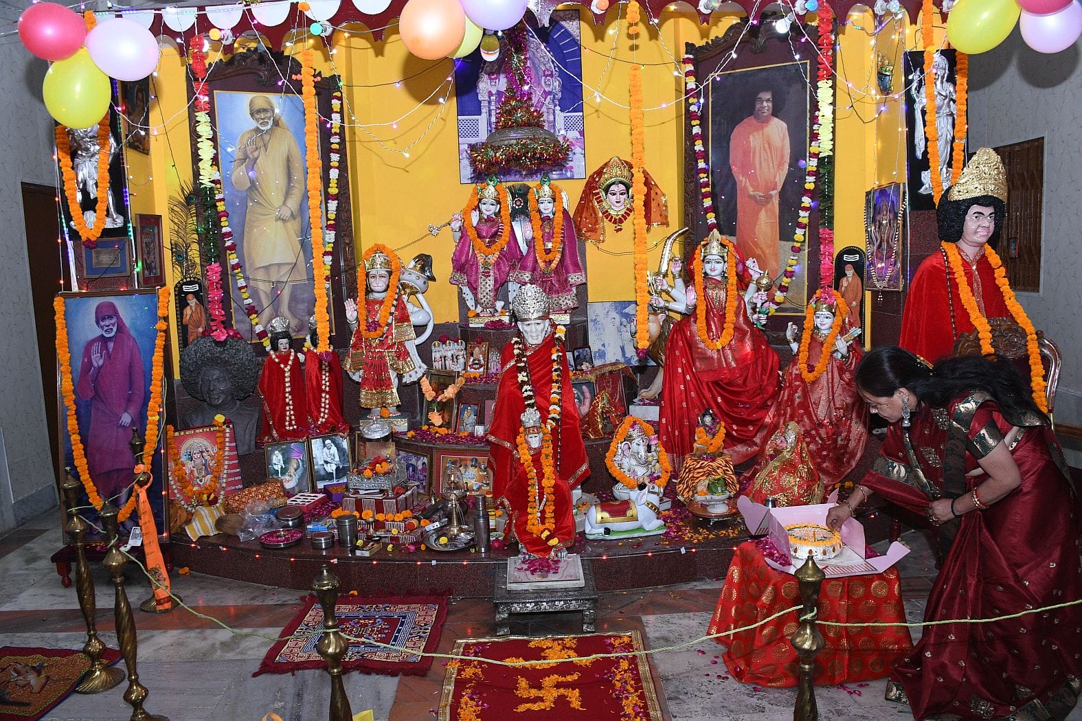 श्रीसाईंधाम मंदिर में रविवार को साईं बाबा का 100वीं जयंती मनाई गई। श्रीसाईंधाम मंदिर में रविवार को साईं बाबा का 100वीं जयंती मनाई गई।