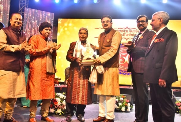 दूरदर्शन केंद्र लखनऊ की 50वीं वर्षगांठ पर आयोजित समारोह में मशहूर संगीतकार केवल कुमार समेत अलग-
