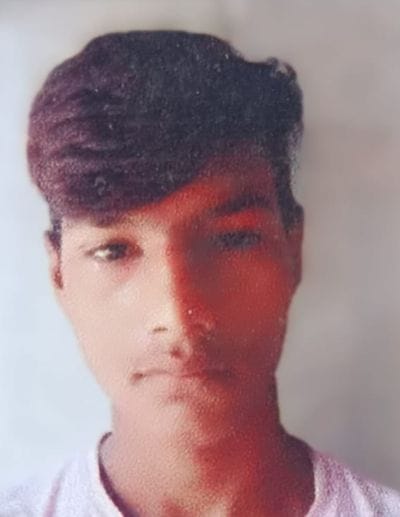 अरहान की मौत के बाद रोते-बिलखते परिवार वाले। संवाद