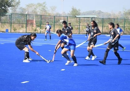 अंतरराष्ट्रीय स्टेडियम गौलापार में आयोजित इंटर यूनिवर्सिटी हॉकी प्रतियोगिता में भिड़ती हल्द अंतरराष्ट्रीय स्टेडियम गौलापार में आयोजित इंटर यूनिवर्सिटी हॉकी प्रतियोगिता में भिड़ती हल्द
