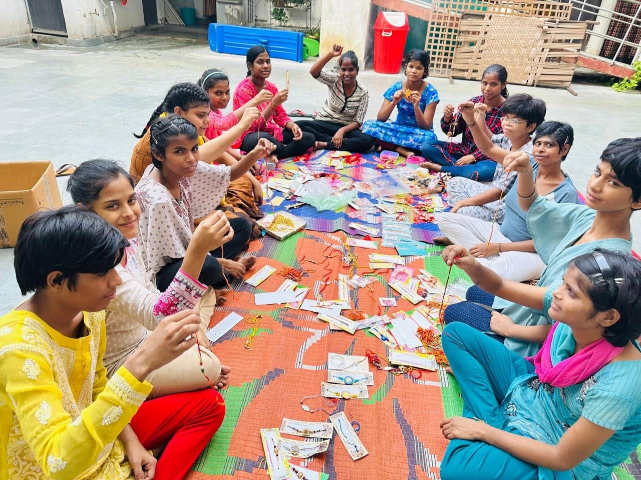 बेकार को बेहतरीन बना रहीं हुनरबाज बेटियां