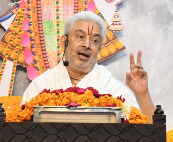  बीरबल साहनी मार्ग स्थित श्रीखाटू श्याम मंदिर में श्रीमद्भागवत कथा सुनते श्रद्धालु। -अमर उजाला