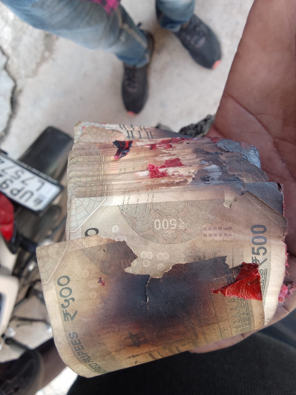 फोटो - 05 आग से जला गृहस्थी का सामान। संवाद फोटो - 05 आग से जला गृहस्थी का सामान। संवाद