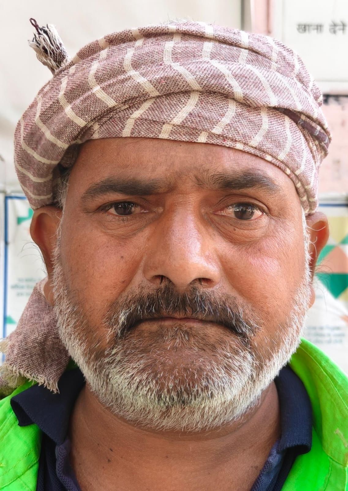 फोटो-15-कोंच सीएचसी में वैक्सीन के लिए लगी भीड़। संवाद